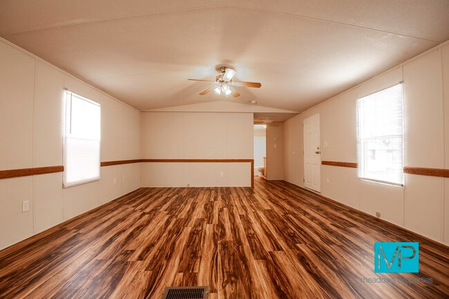Foto del edificio - 829 Sunflower Ln