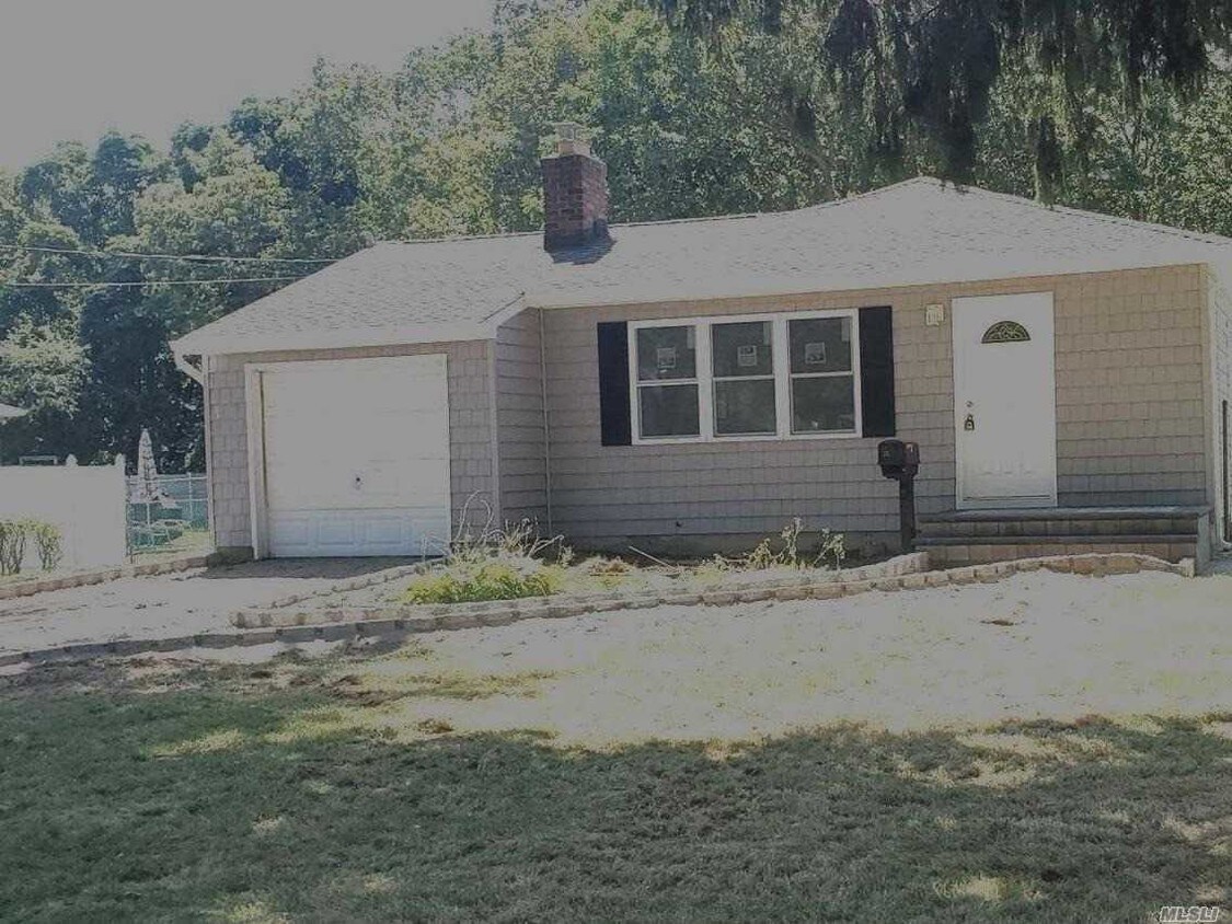Primary Photo - 32 Stewart St