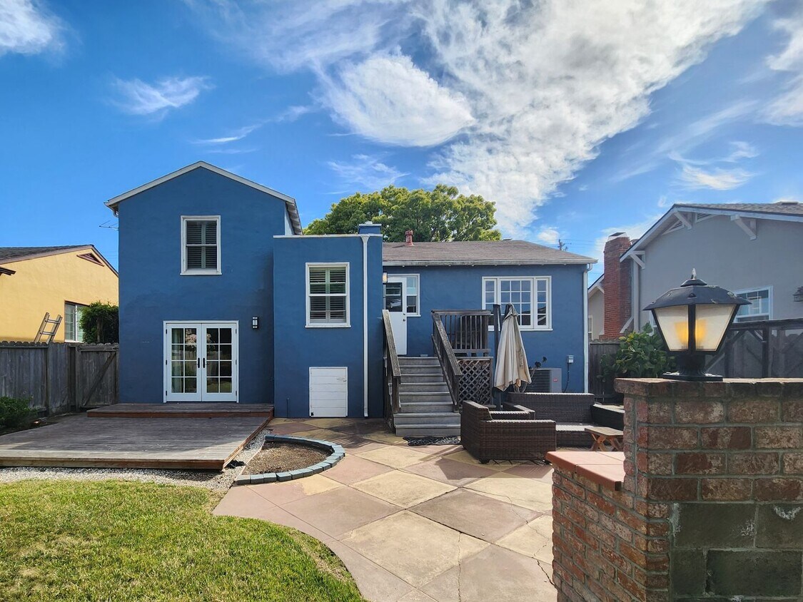 Primary Photo - Two bed house in San Mateo