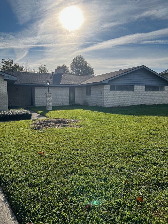 Building Photo - Home for Lease