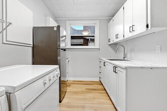 Building Photo - 238 Rue Notre-Dame-de-l'île