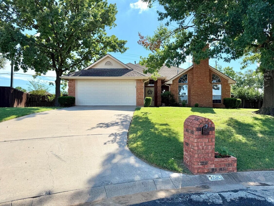 Foto principal - 2633 Bauer Dr