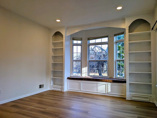 Building Photo - 111 Harvard Cir