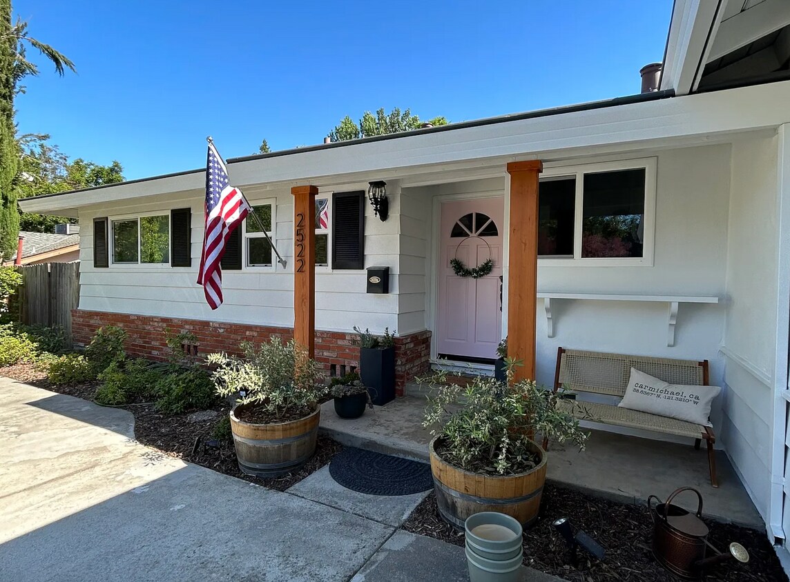 Primary Photo - 2522 Los Feliz Way