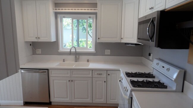 Nicely Updated 1 Bedroom 1 Bathroom, Coco ... - Nicely Updated 1 Bedroom 1 Bathroom, Coco ... House