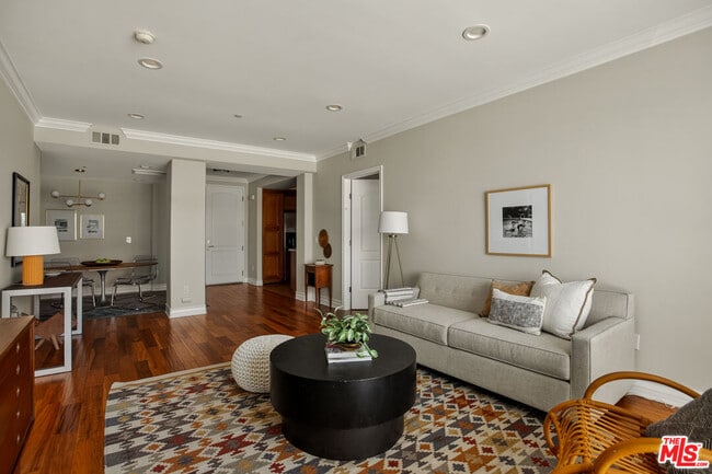 Building Photo - 837 N Hudson Ave