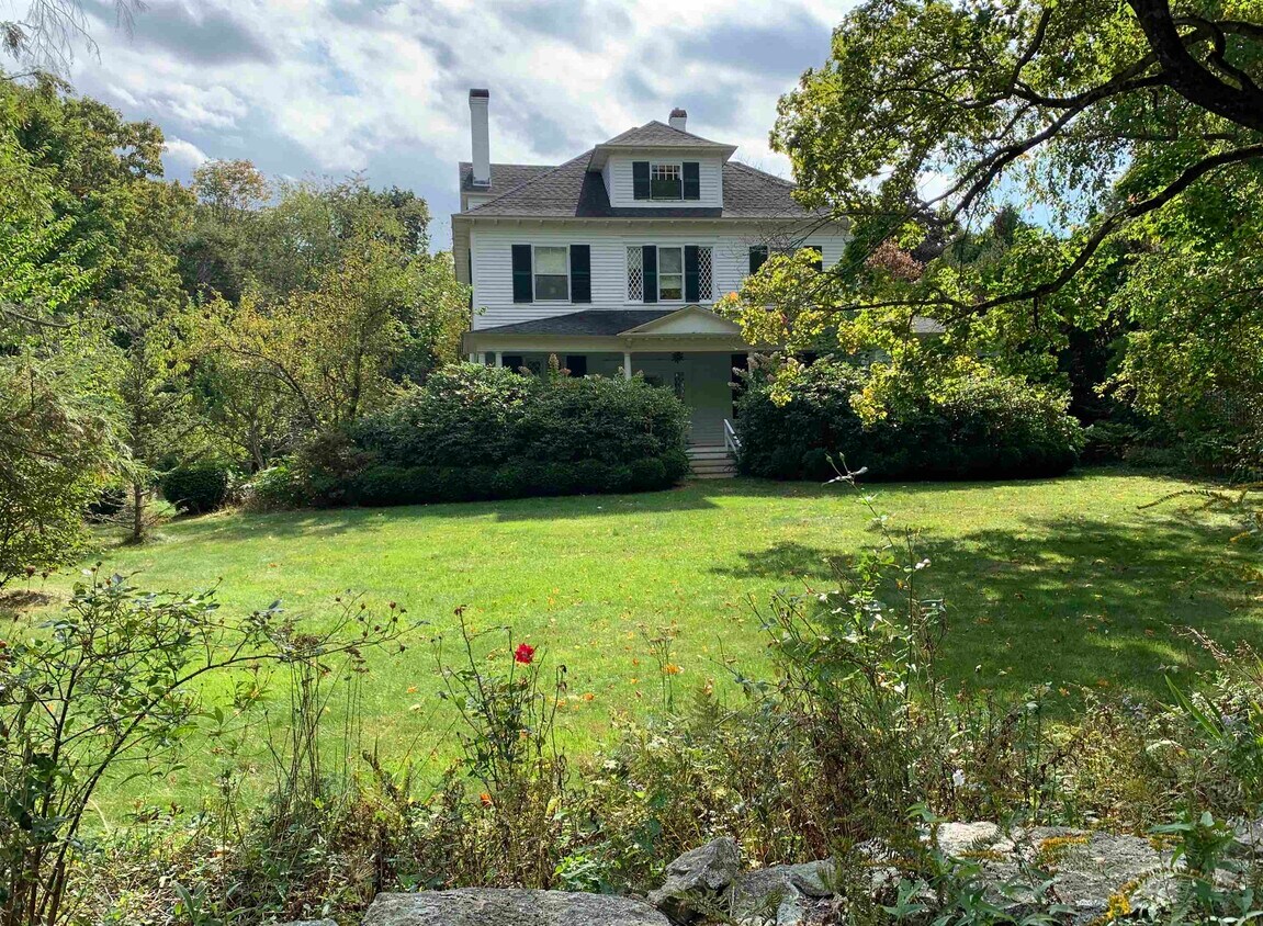 Primary Photo - 60 Sea Rd