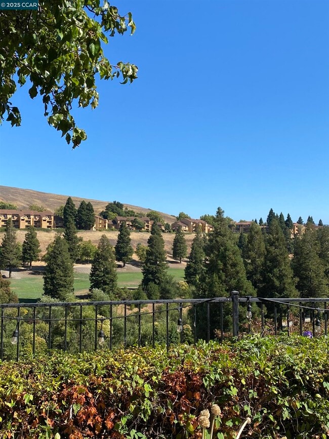 Building Photo - 772 Lakemont Pl