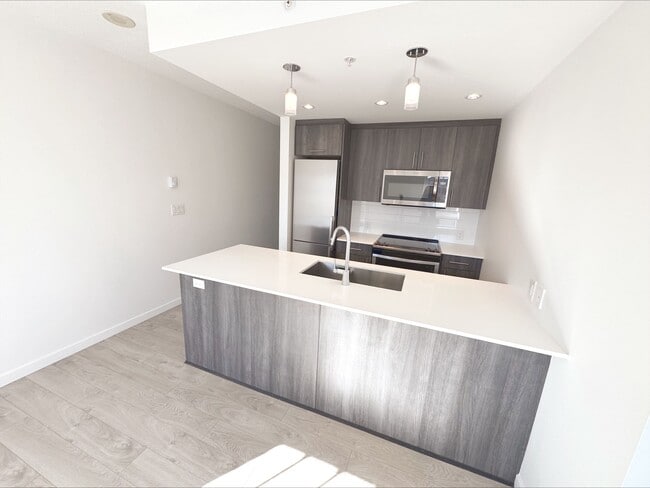 Building Photo - SF 303