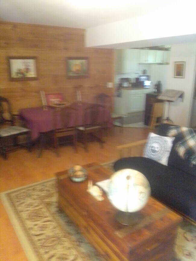 Dining area - 68 Hemlock Rd