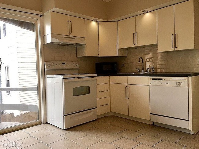 Foto del edificio - 2 br, 1 bath Apartment - 19 Western Avenue