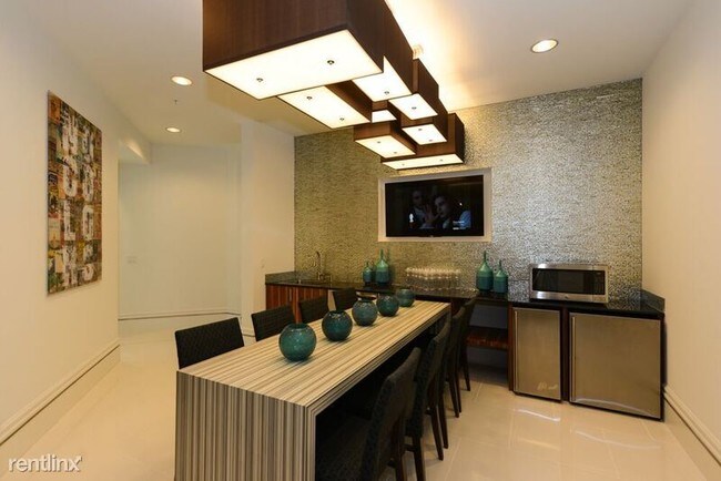 Foto del edificio - 9010 SW 72nd Pl