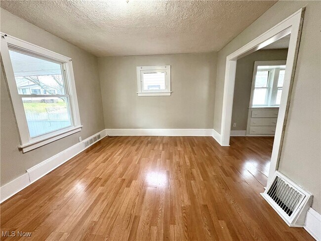 Foto del edificio - 1174 Tampa Ave