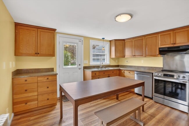 Foto del edificio - 13 Pleasant St