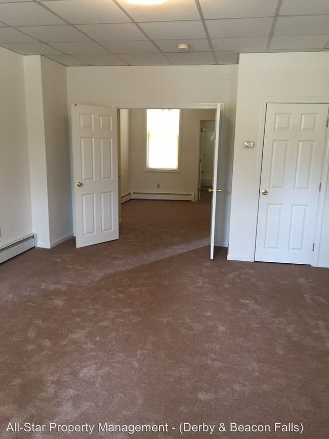 231237 Elizabeth St, Derby, CT 06418 Room for Rent in Derby, CT