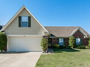 Building Photo - 8181 Martin Dr