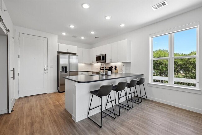 Foto del edificio - 4801 Springdale Rd