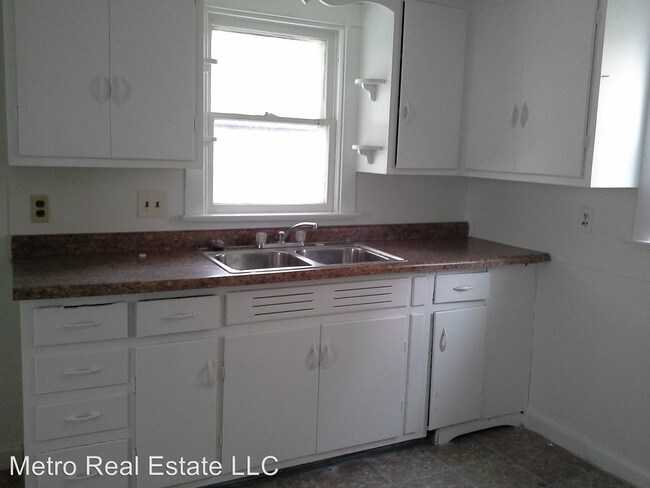 Building Photo - 441 E Taber St