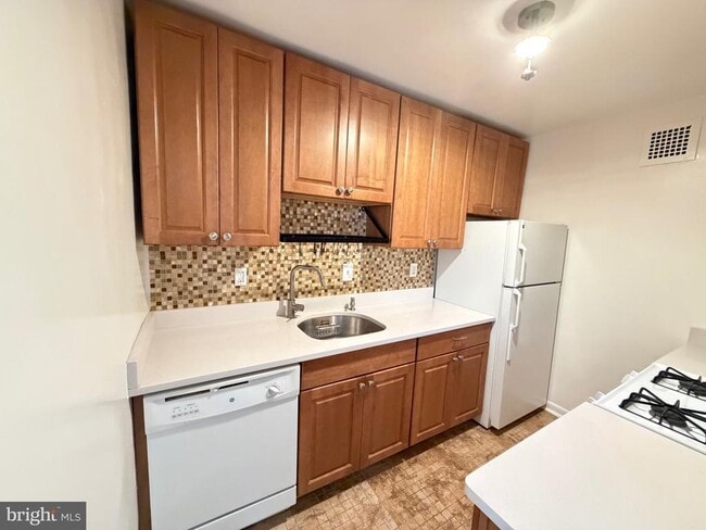 Building Photo - 4390 Lorcom Ln