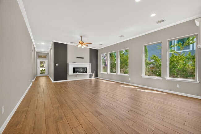 Building Photo - 381 Andes Dr