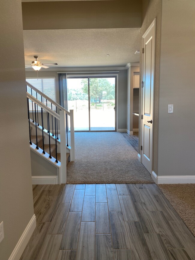 Building Photo - 518 Lupine Dr