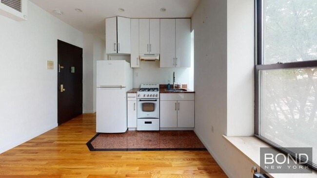 Foto del edificio - 214 First Avenue