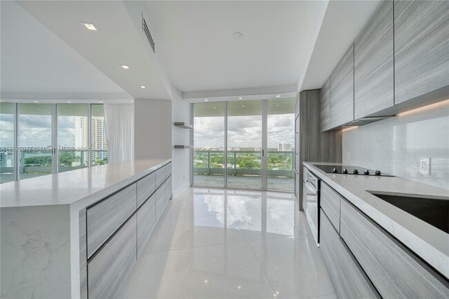Building Photo - 2127 Brickell Ave
