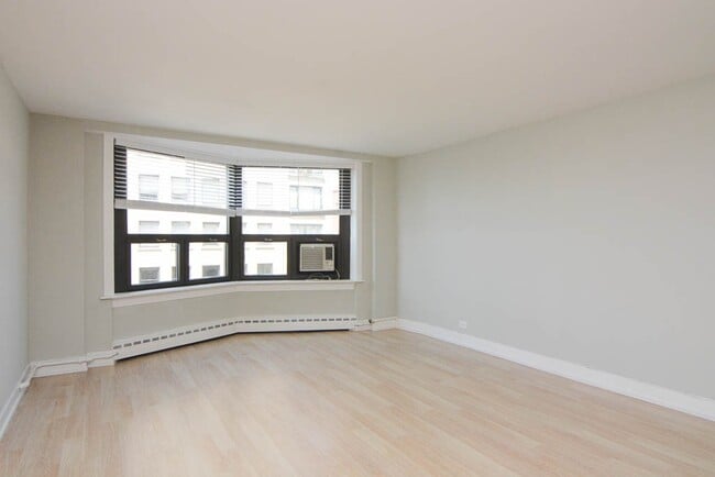 Foto del edificio - 450 W Wellington Ave