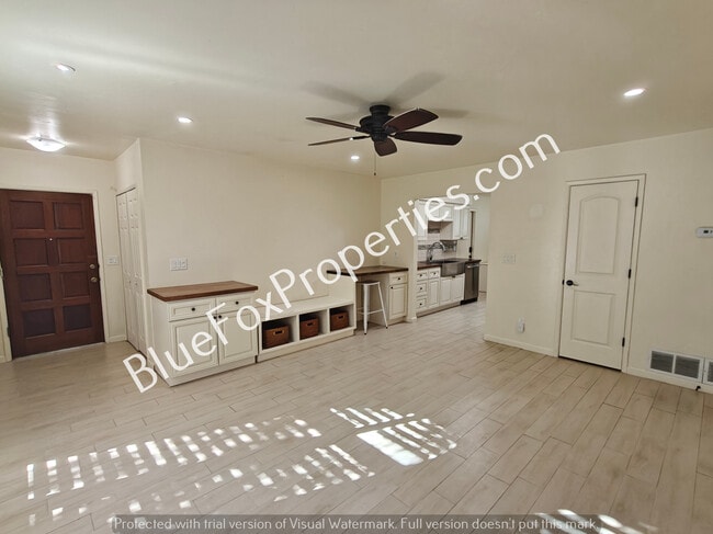 Foto del edificio - 650 N Richey Blvd