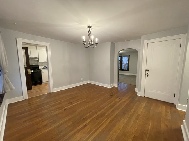 Photo - 16 Maplewood Ave Apartments