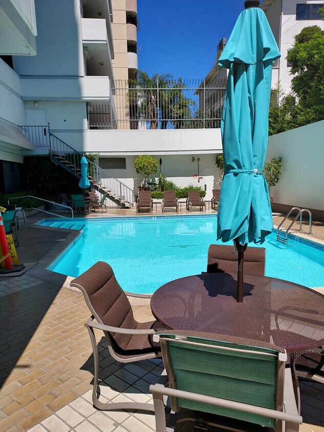 Foto principal - 10660 Wilshire Blvd