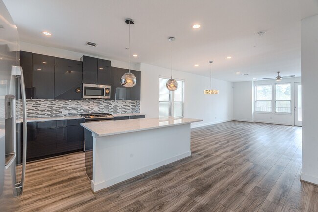 Foto del edificio - 18736 Centro Main St