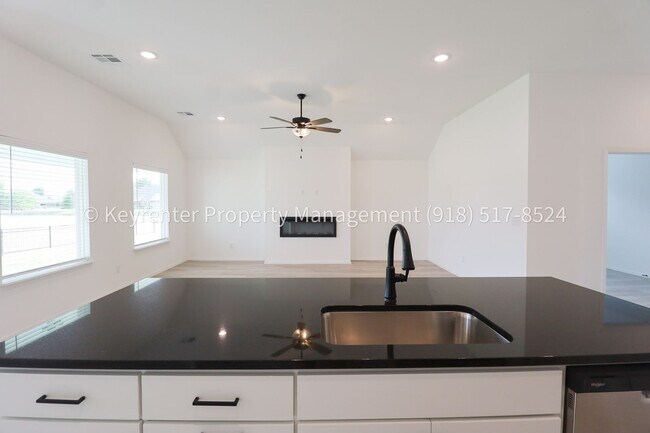 Foto del edificio - Stunning New Construction Simmons Home - 5 Bed 3 Bath