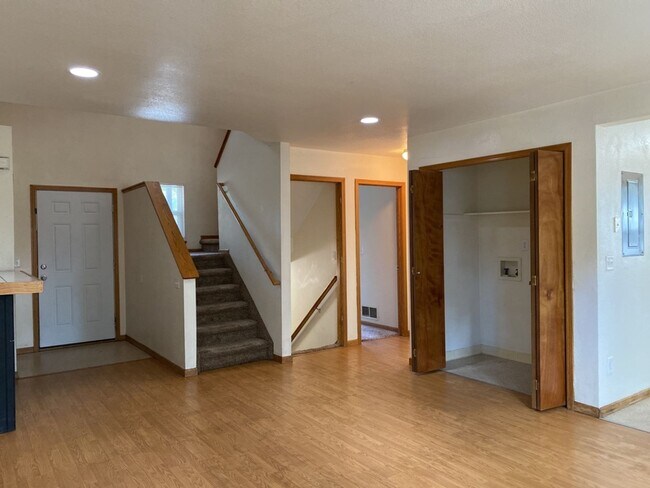 Foto del edificio - STUDENTS WELCOME! Single-Family Home Walking Distance to CSU!