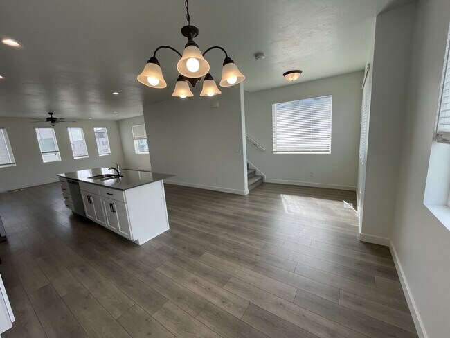 Foto del edificio - 762 W Harvest Glen Rd