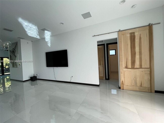 Foto del edificio - 1233 SW 17th Terrace