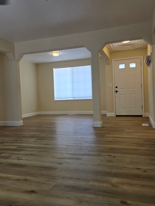 Building Photo - 2987 San Mateo Ln