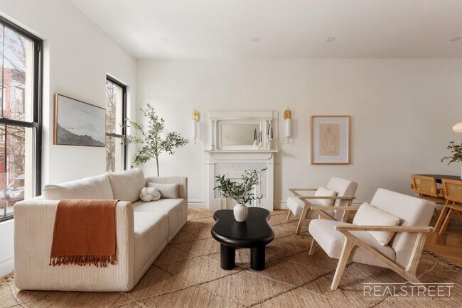 Foto del edificio - Stunning Brand New Townhouse for Rent in Bushwick!