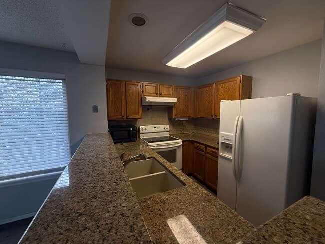 Building Photo - Beautiful Condo on Iguana – Now Available for Rent