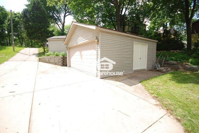 Foto del edificio - 2310 N Lake Dr