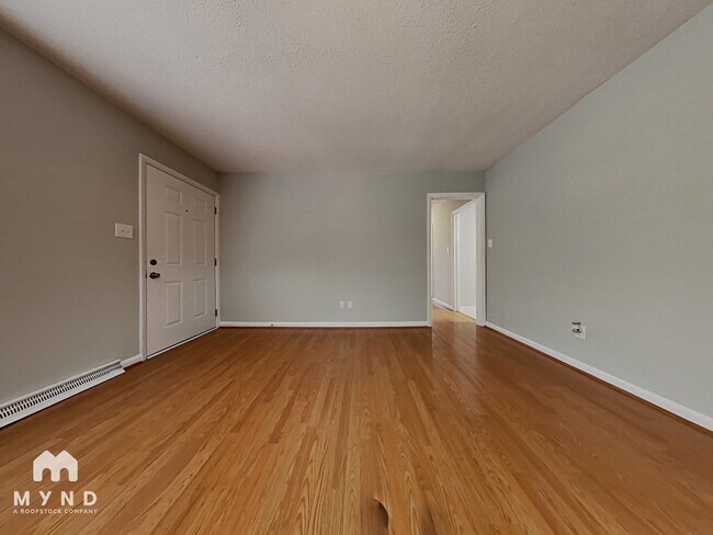 Foto del edificio - 221 Tanglewood Dr