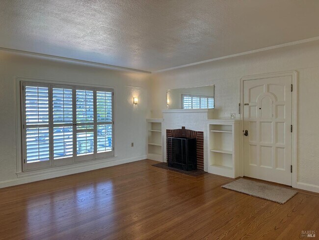 Foto del edificio - 258 W J St