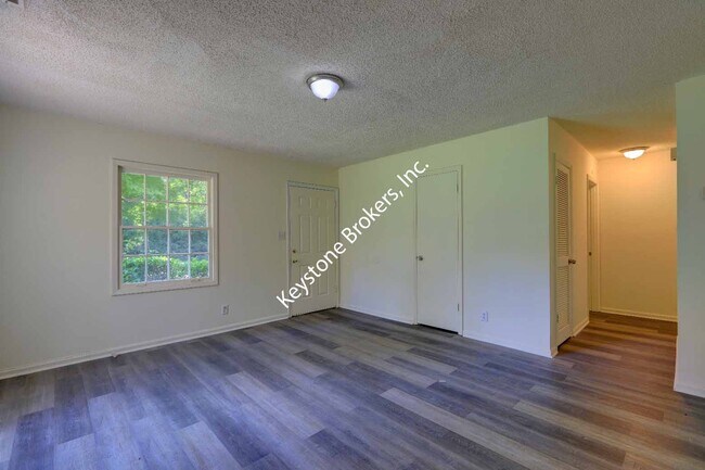 Building Photo - 5576 Kiernan Dr