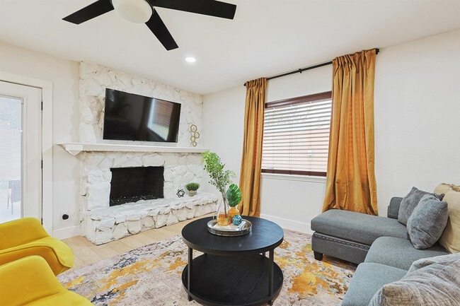 Building Photo - 1113 Overdowns Dr