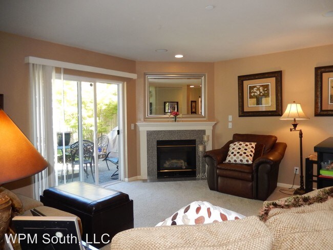 Building Photo - 2624 Ferndale Ct NE