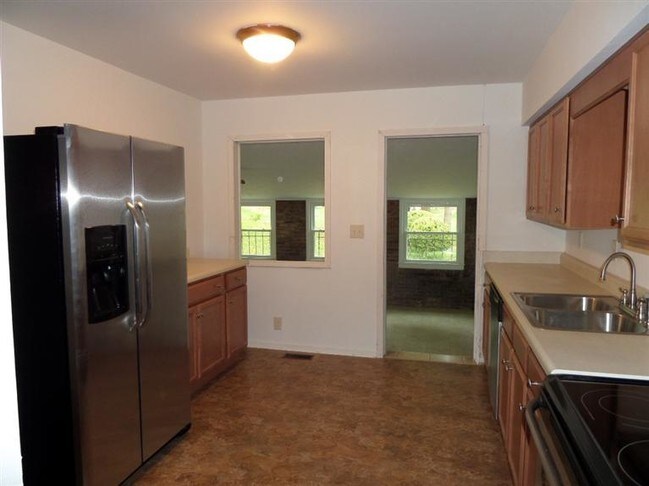 Building Photo - 3494 Castleton Hill