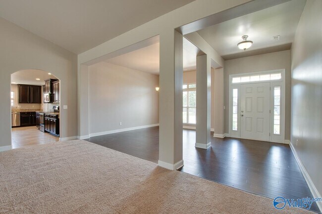 Foto del edificio - 512 Summer Cove Cir NW