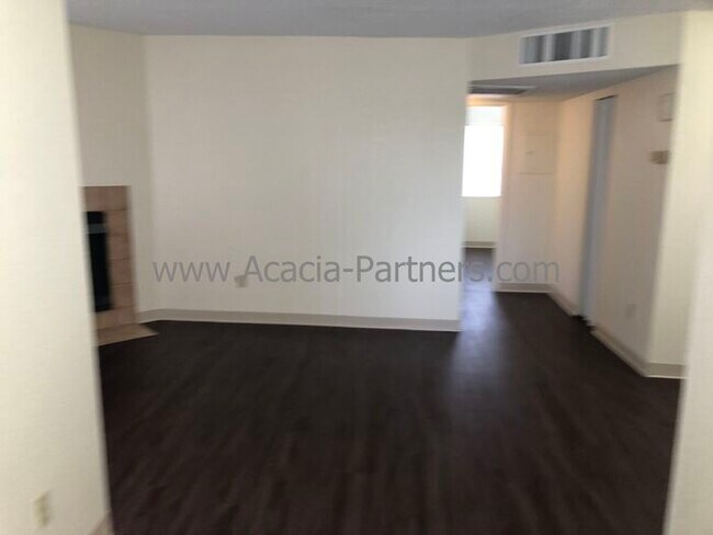 Foto del edificio - Two Bedroom/One Bath