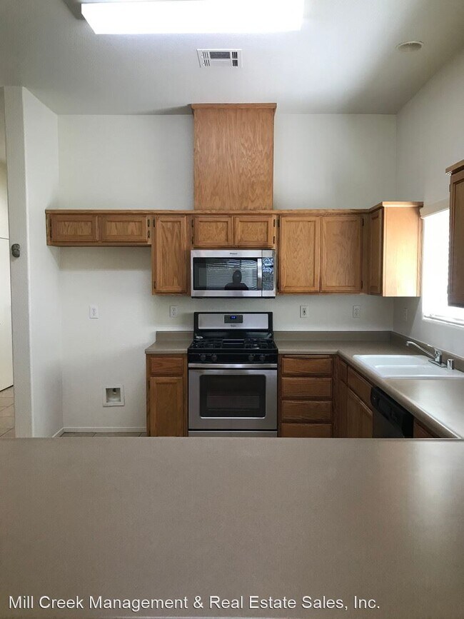 Building Photo - 5 br, 2 bath House - 1703  Madalyn