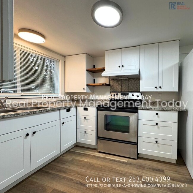 Foto del edificio - Beautiful remodeled 3 bed 1.5 bath with de...